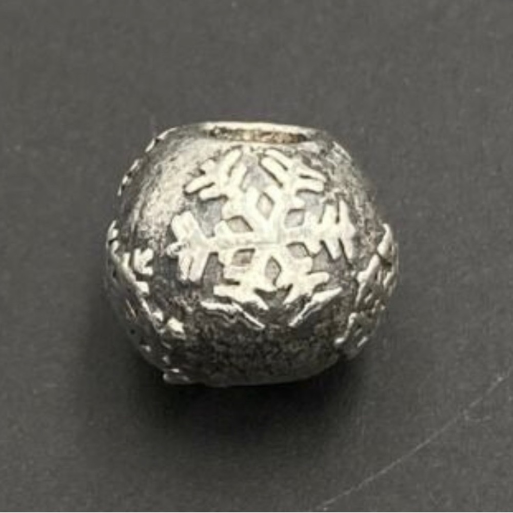Trollbeads snowflake charm